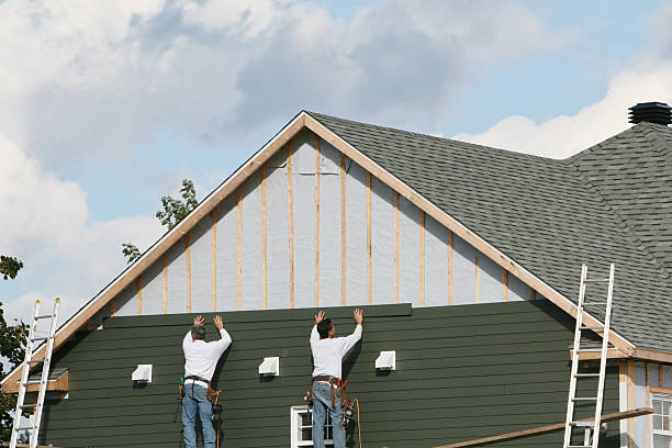 Professional Siding technician working in Lakeland, NY
